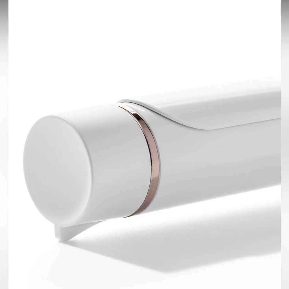 BNIB T3 Curl ID 1 1/4” Smart Curling Iron - Picture 5 of 6